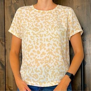 Cute and feminine cheetah print blouse.